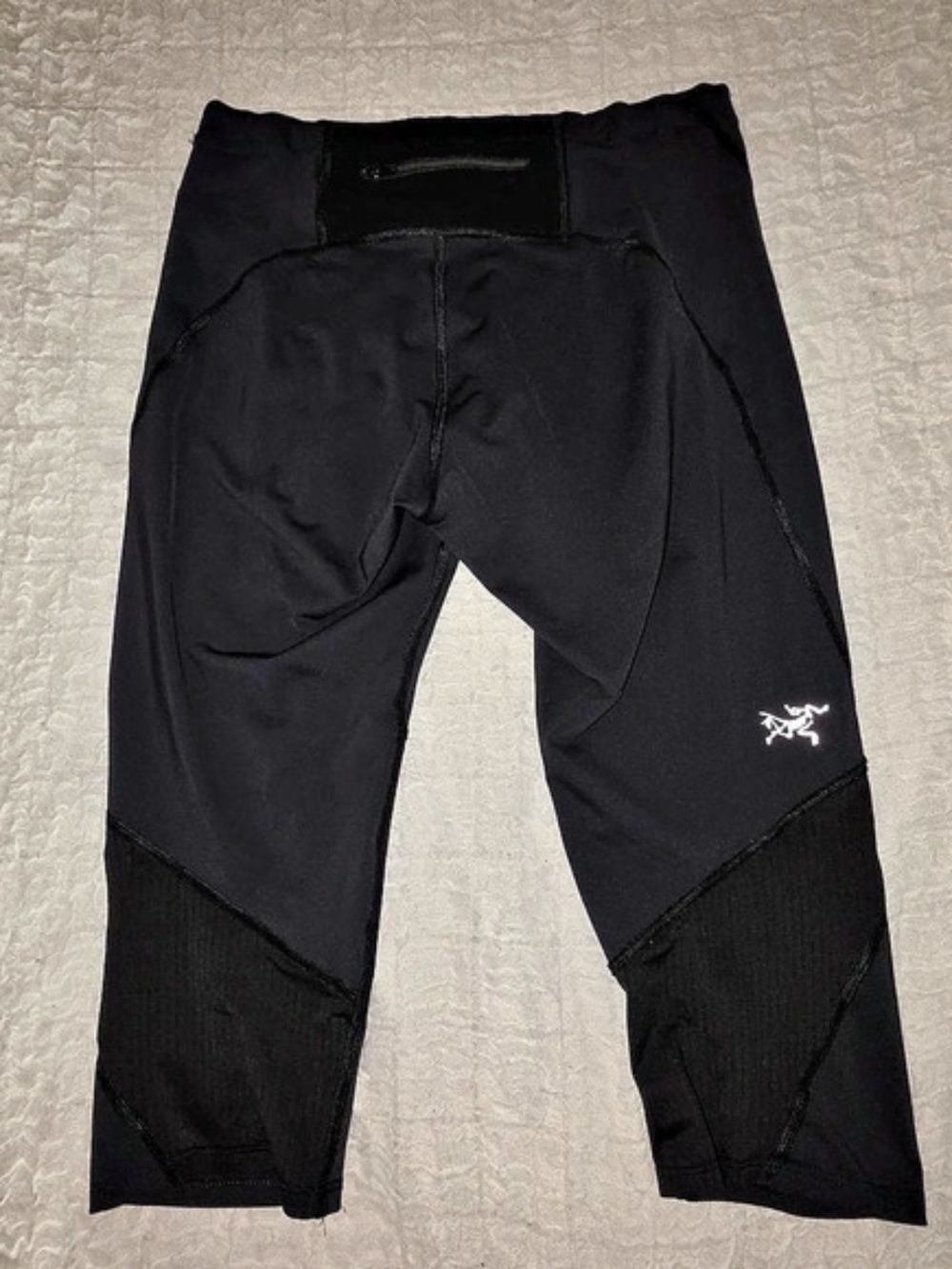 Arc'teryx Black Athletic Crop Leggings Size Medium